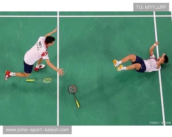 羽毛球拉吊战术不断，打到对手体力耗尽